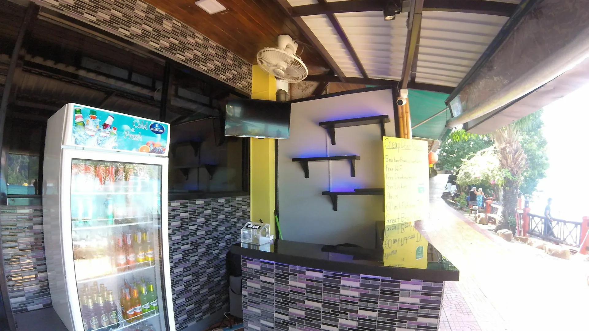Coma Lounge & Hostel Phi Phi Don