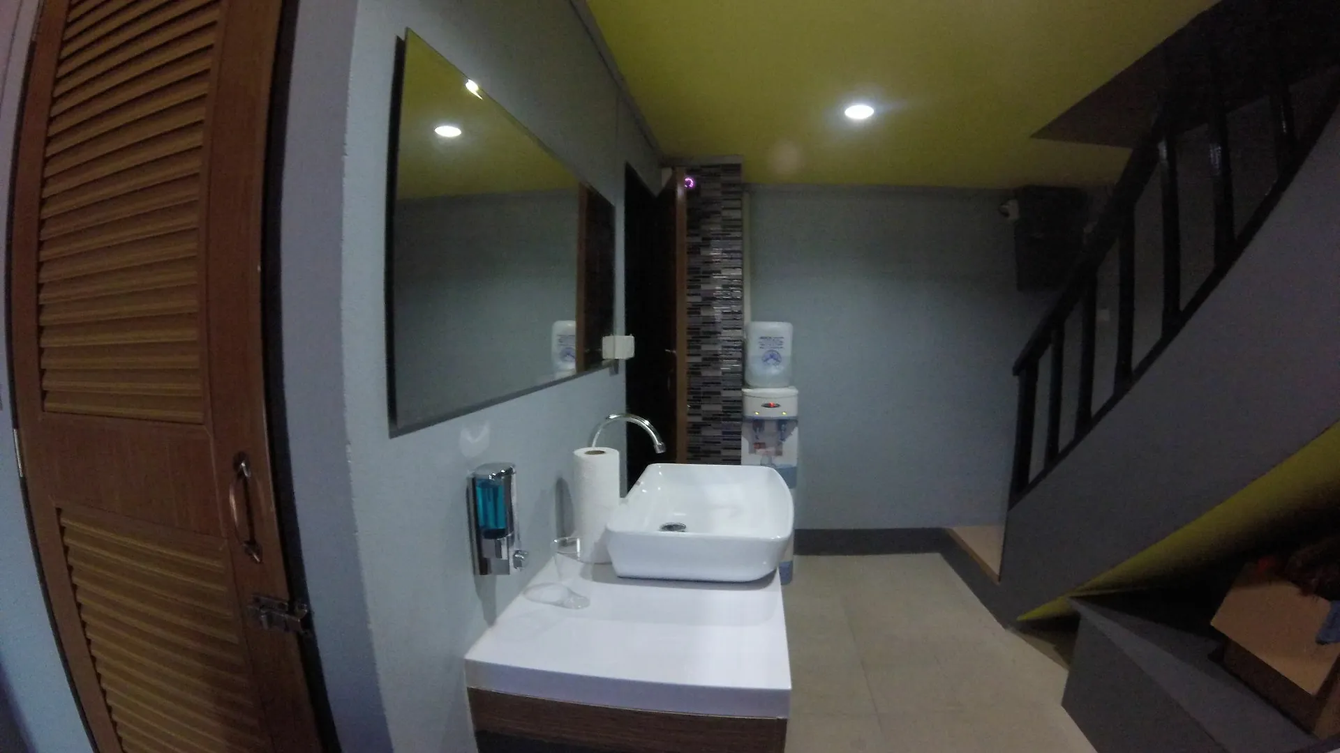 Coma Lounge & Hostel Phi Phi Don Hotel
