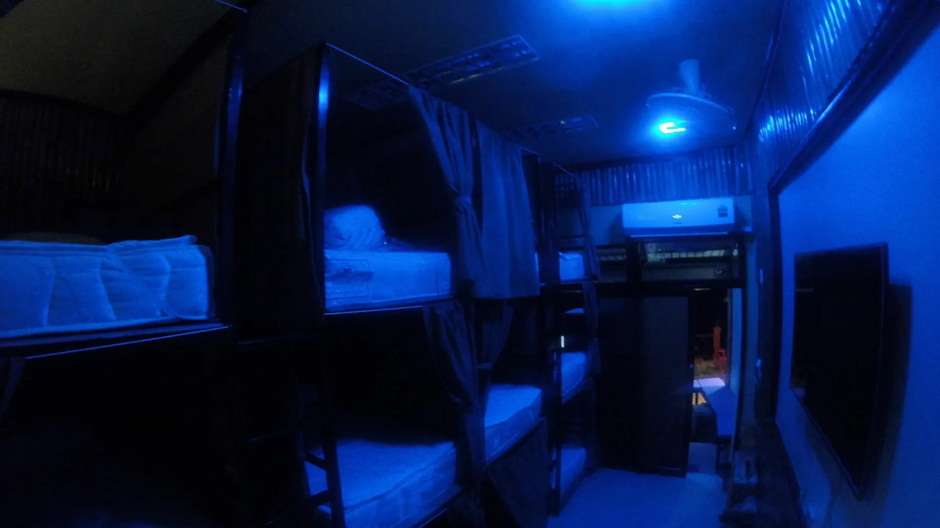 Coma Lounge & Hostel Phi Phi Don Hotel