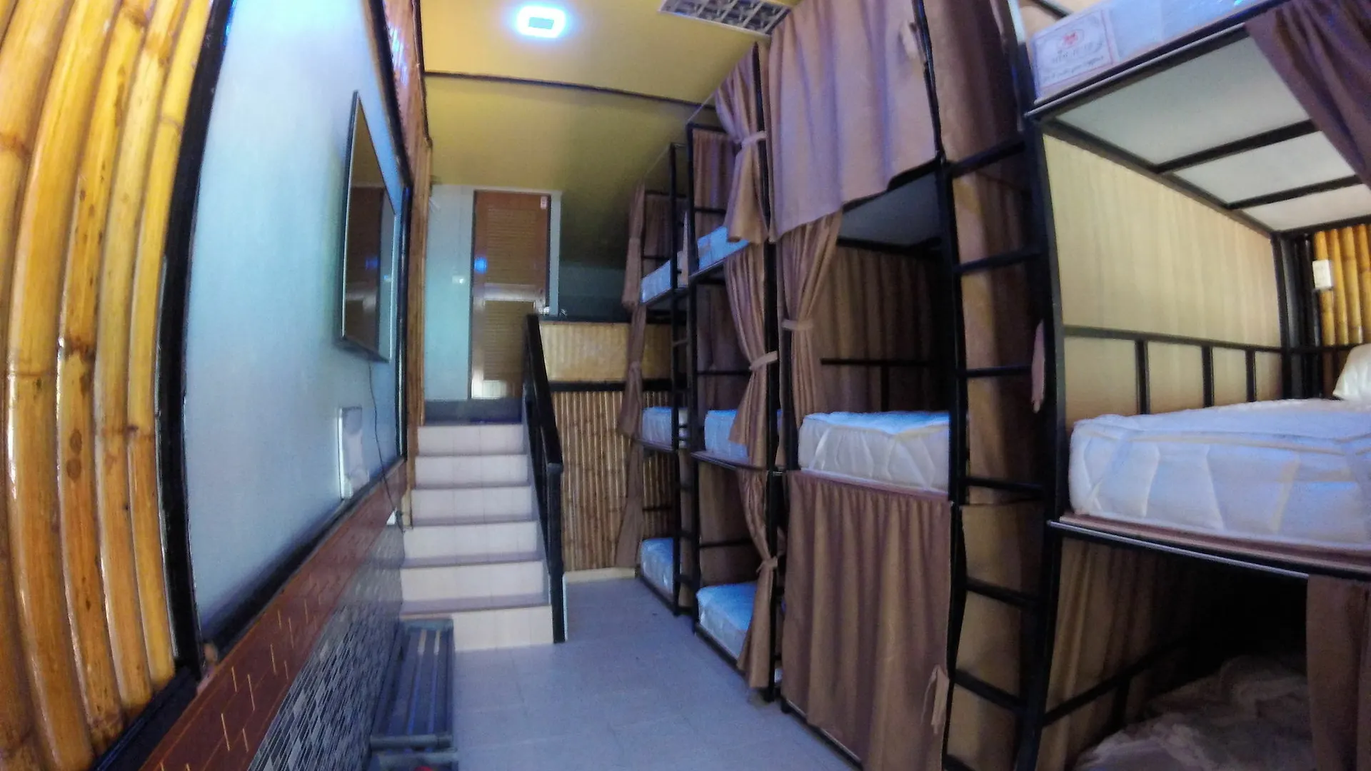 Coma Lounge & Hostel Phi Phi Don 2*,