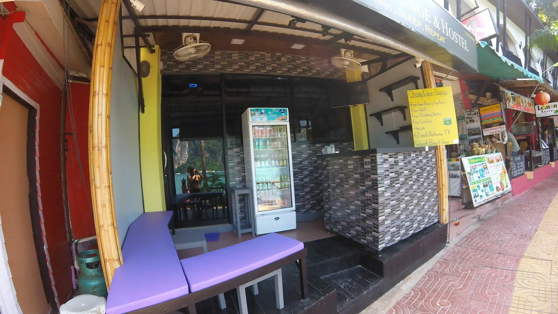 Coma Lounge & Hostel Phi Phi Don Hotel